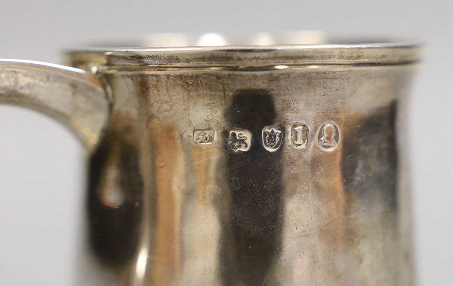 A George III silver mug, George Smith III, London, 1786, height 10.2cm, 6.6oz.